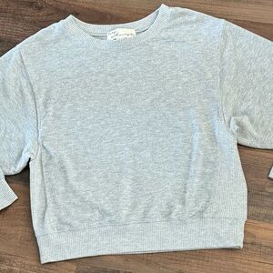Vintage Havana Small Gray Semi Cropped Womens Sweater Crew Neck Light Gray